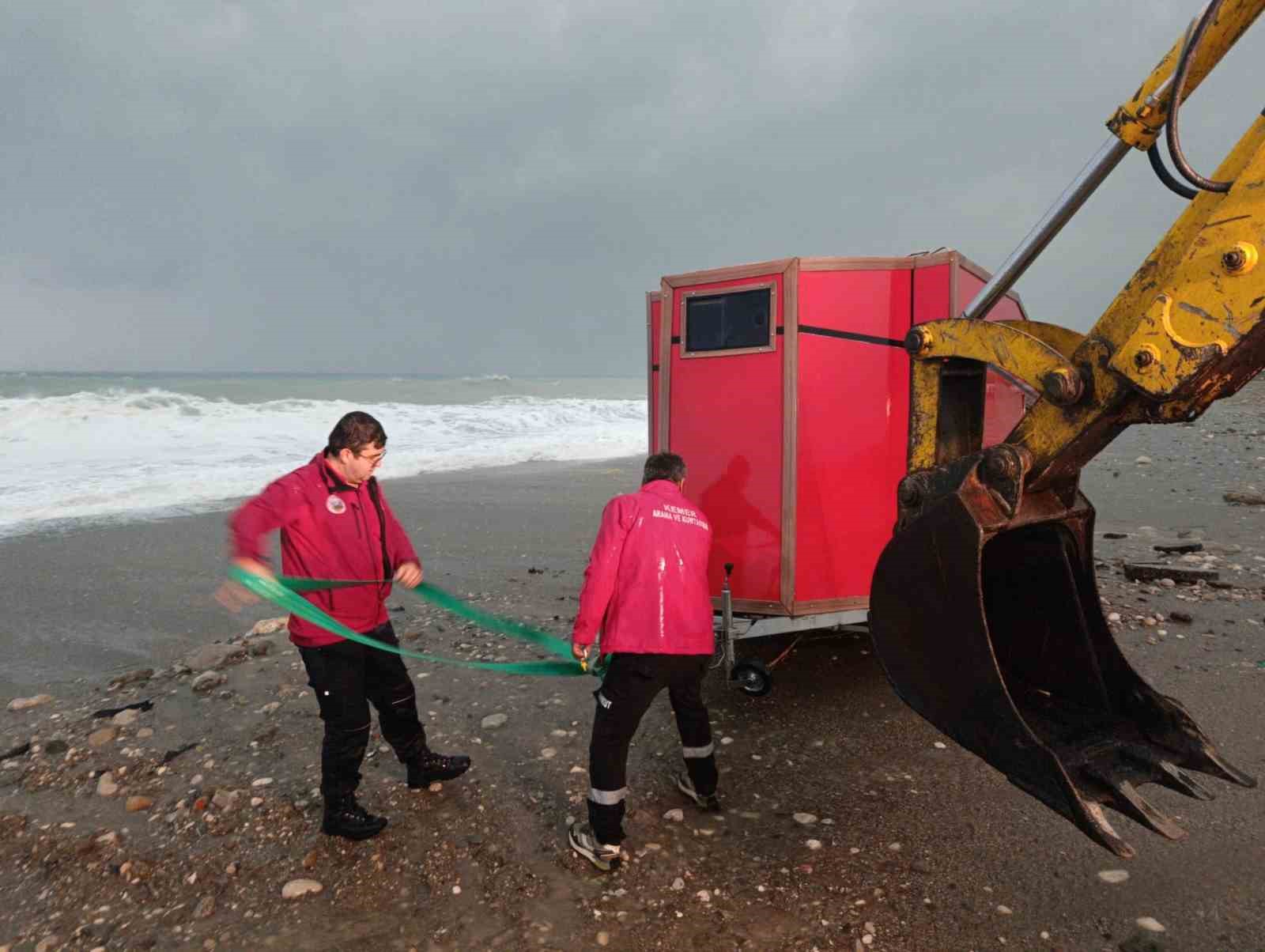 karavanla denize suruklenen rus turistler kurtarildi 5 jaTgucrz