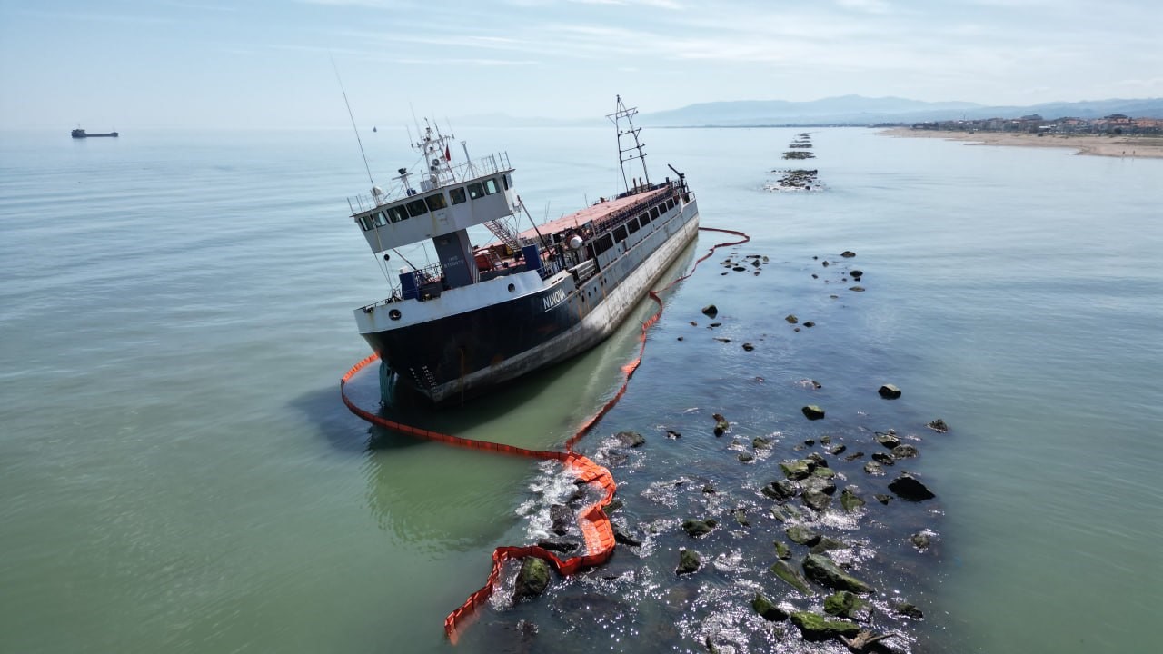 karaya oturan gemide sizinti riski karadeniz icin onlem alindi 0 kHcEhZtn