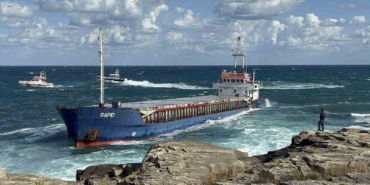 karaya-oturan-rapid-gemisine-alici-cikmadi-HwNSwxd7.jpg