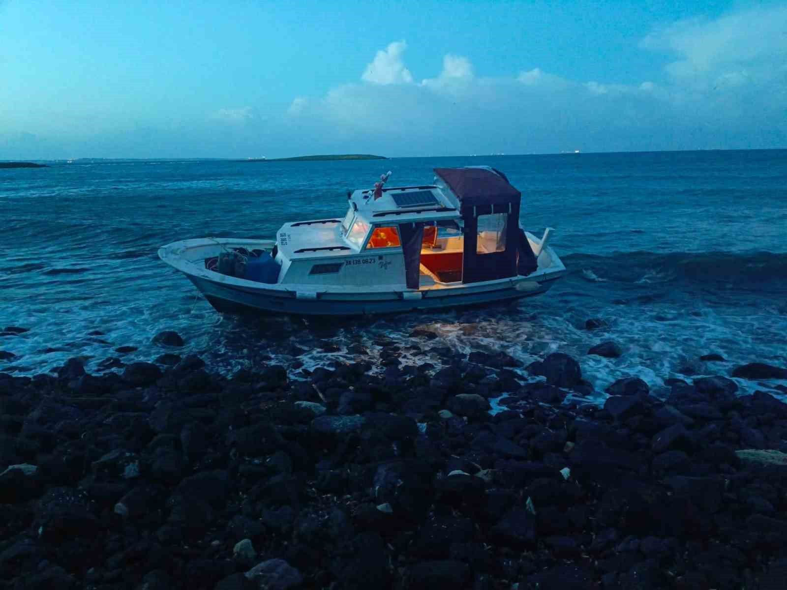 karaya oturan tekne sahil guvenlik ekiplerince kurtarildi 1 Gd3cOnKU