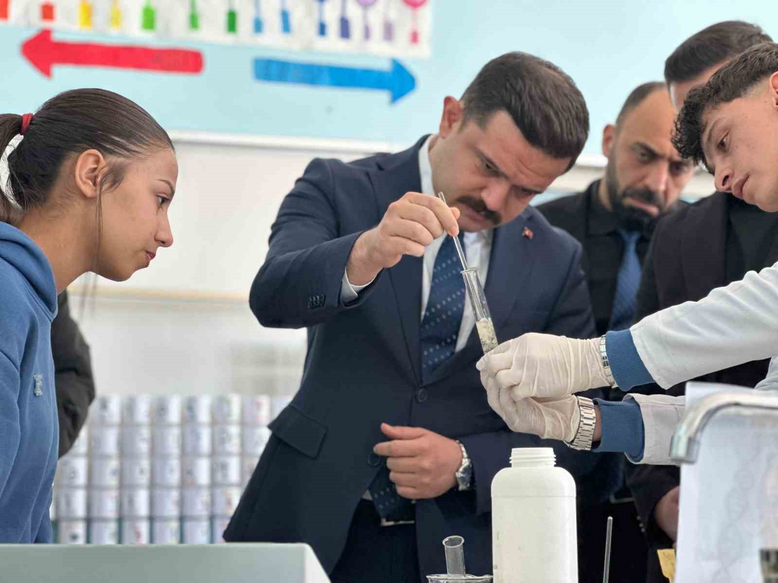 karayazi anadolu lisesinde acilan bilim sergisi yogun ilgi gordu 1