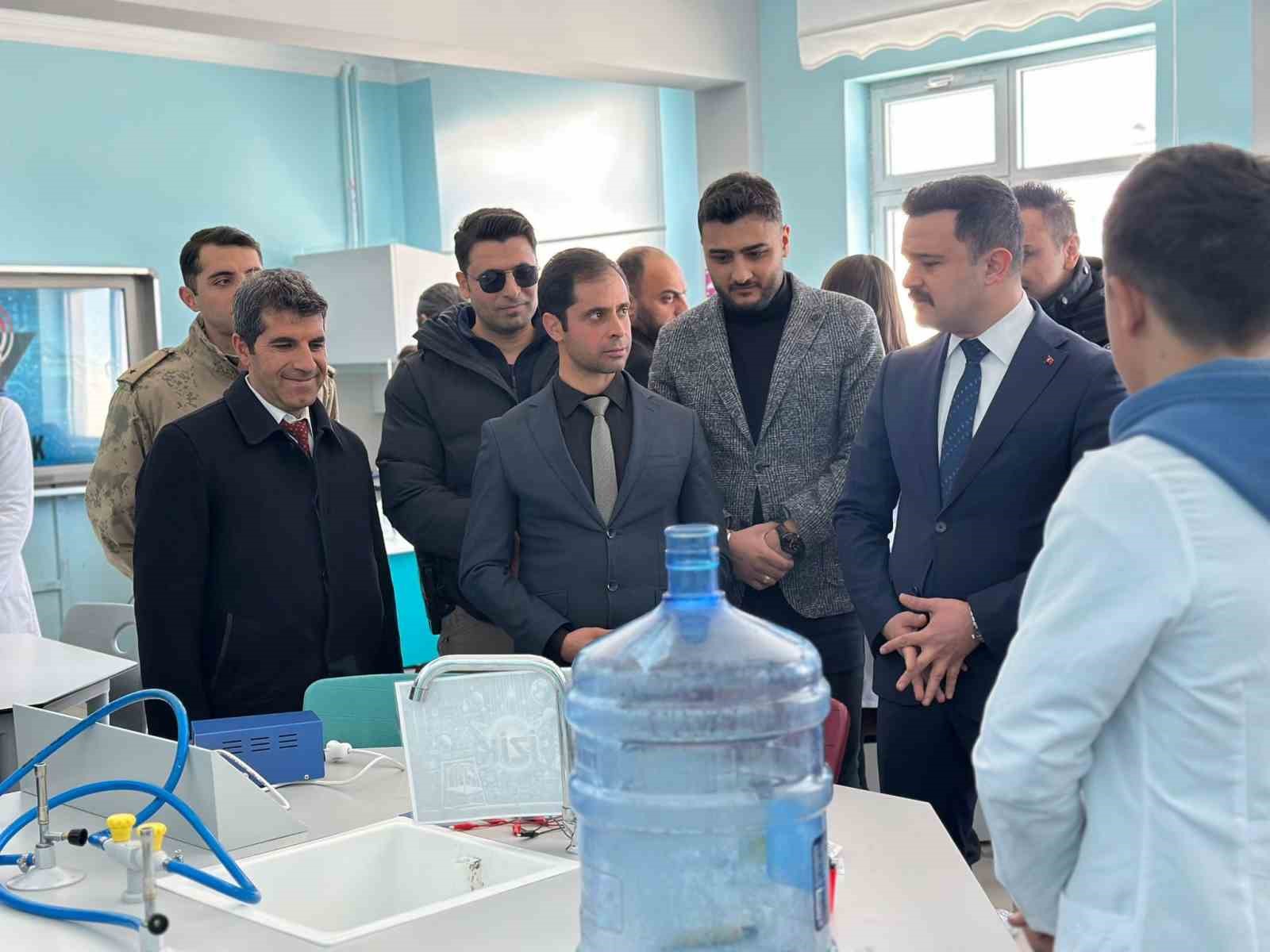 karayazi anadolu lisesinde acilan bilim sergisi yogun ilgi gordu 2
