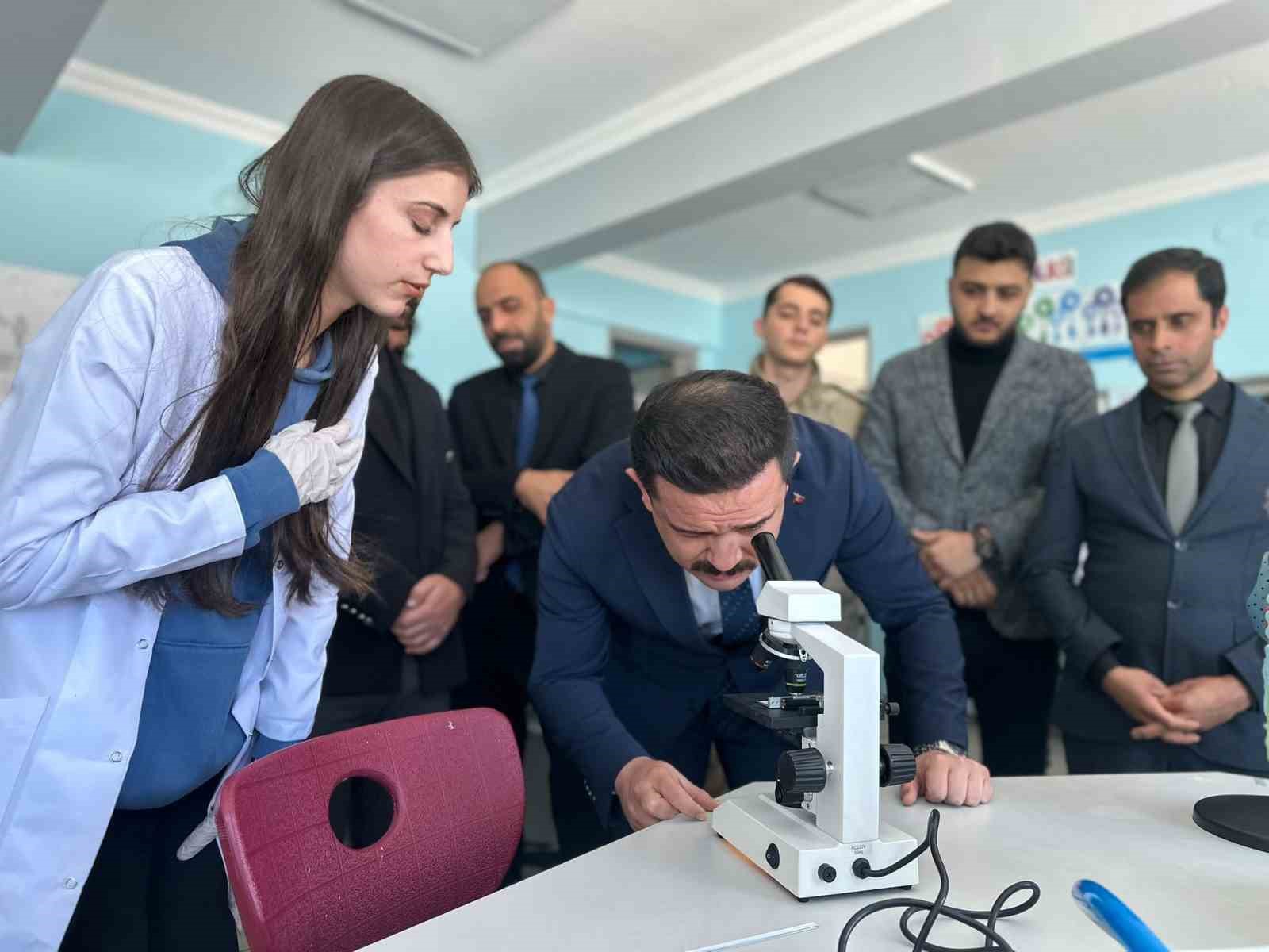 karayazi anadolu lisesinde acilan bilim sergisi yogun ilgi gordu 4