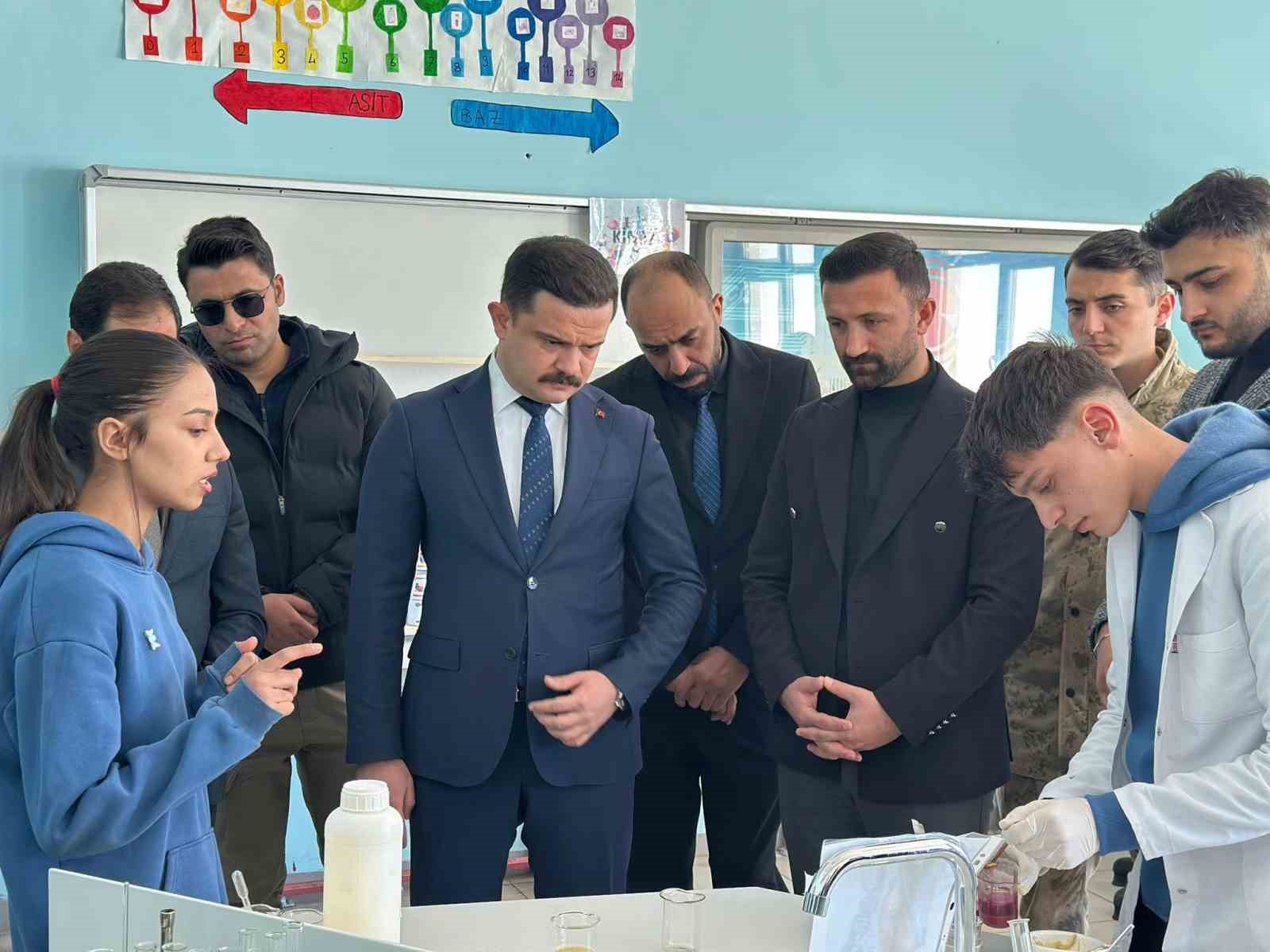 karayazi anadolu lisesinde acilan bilim sergisi yogun ilgi gordu 5 zhPyabSn