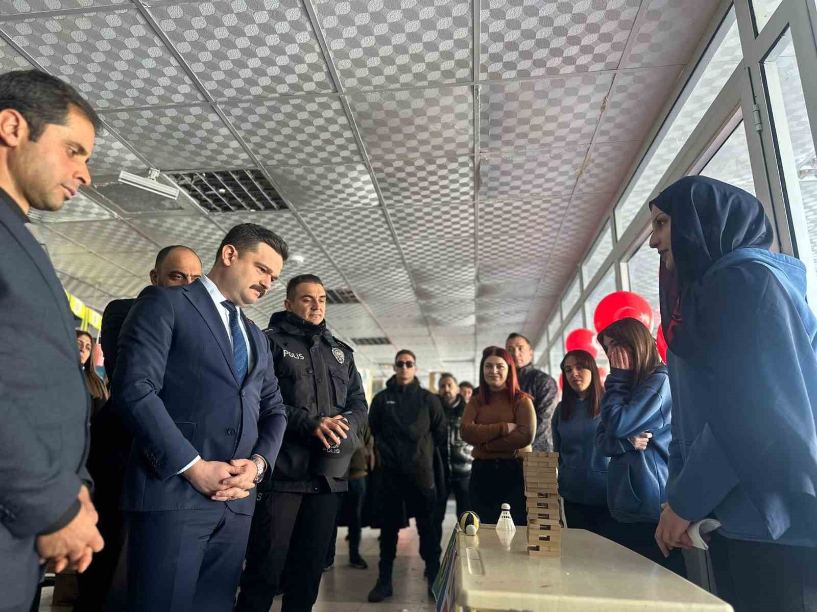 karayazi anadolu lisesinde acilan bilim sergisi yogun ilgi gordu 6 yDsO37aI
