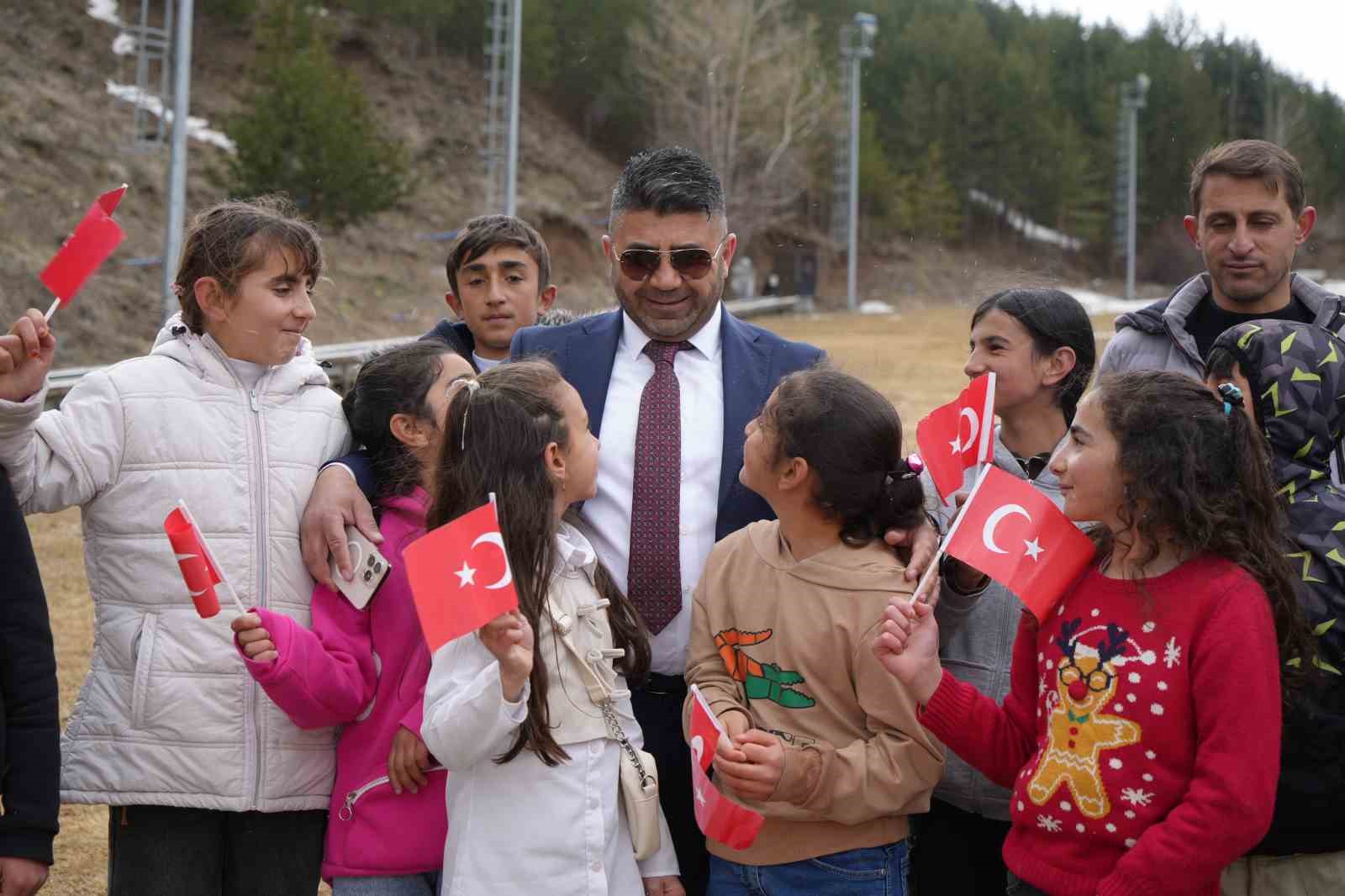karayazili 25 koy cocuugu ilk kez palandokeni gordu zirvede kartopu oynadi 7 NkfyI1Ib