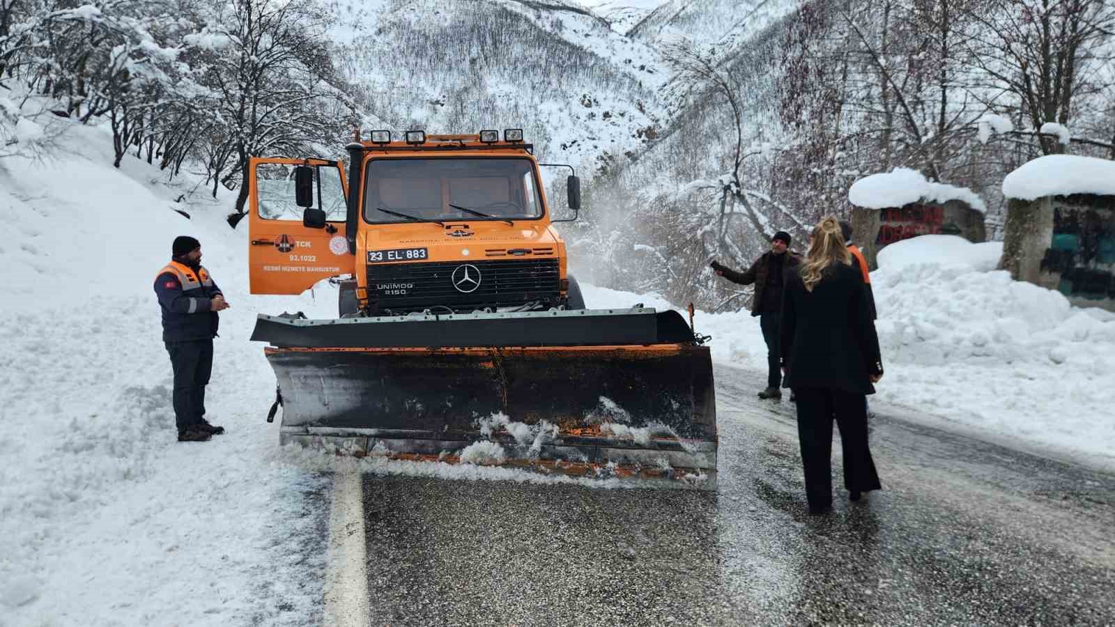karayollarina kadin eli en zor sartlarda sahada 14 yhadhNiO