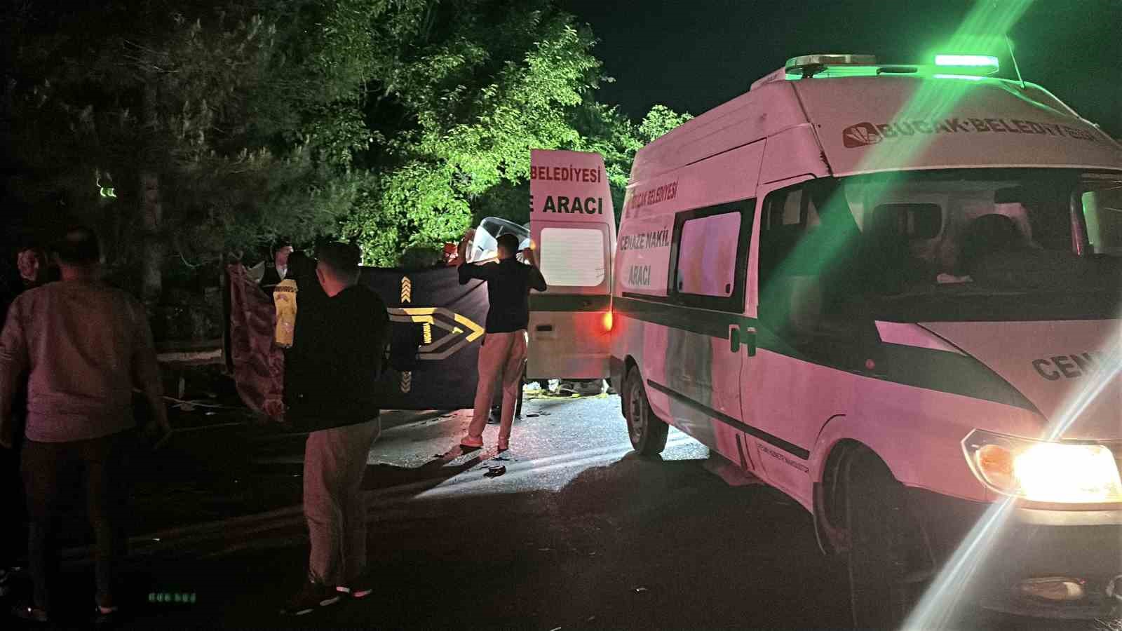 karayolu savas alanina dondu zincirleme kazada 4 olu 11 yarali 3 LqsIUdcq