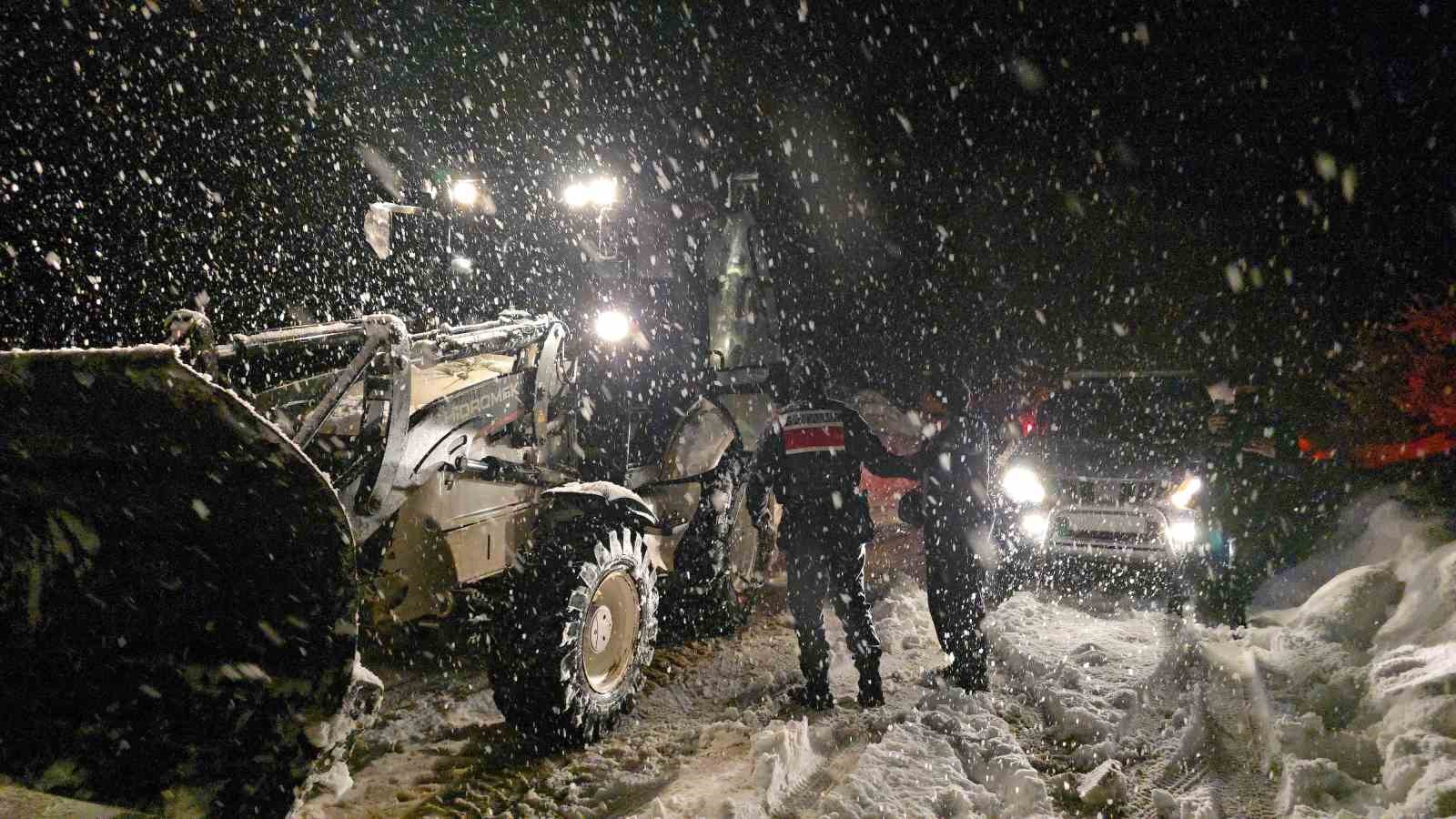 karda mahsur kalan vatandas kurtarildi 2 DtfmzO7X