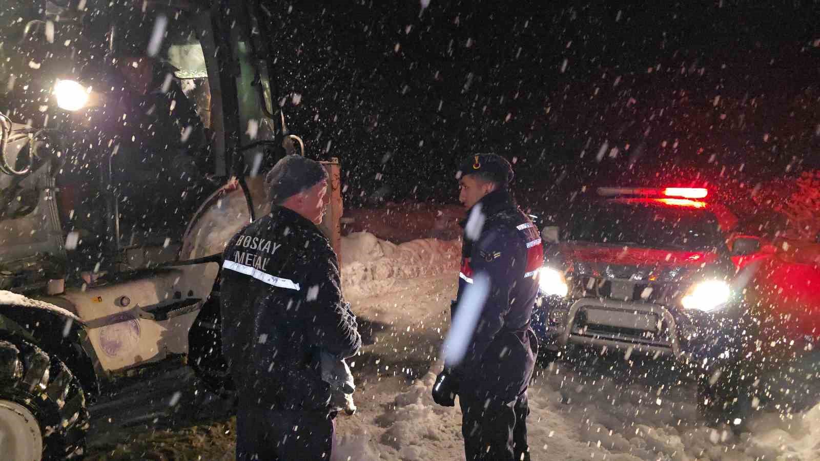 karda mahsur kalan vatandas kurtarildi 3 6fi45WLc