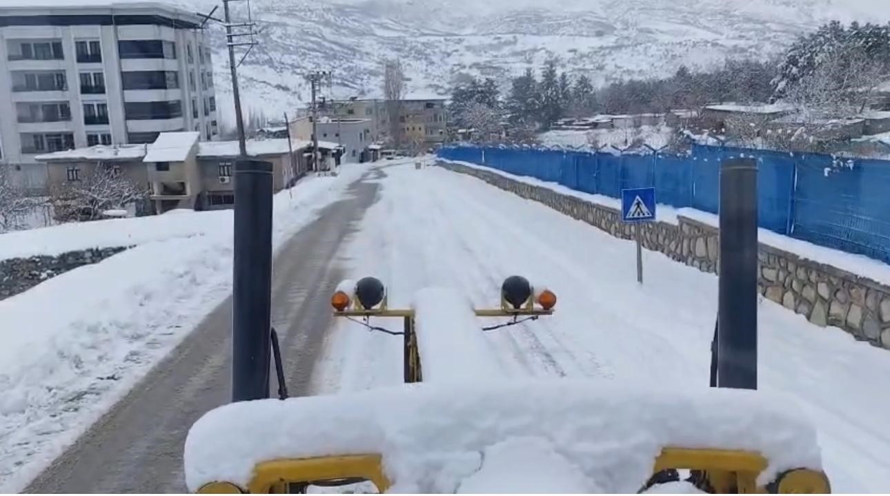 karda mahsur kalanlar ekipler tarafindan kurtarildi 1 My4dnXAt
