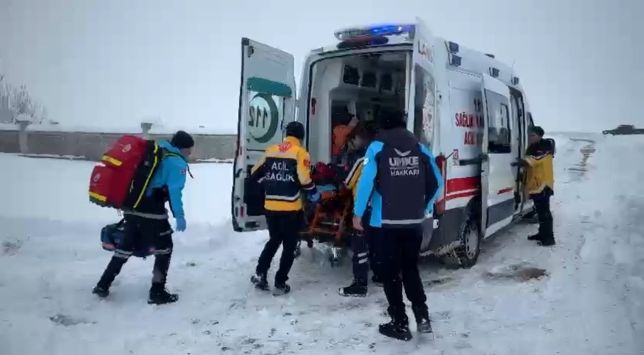 Kardan barikatları UMKE aştı: Yüksekova’da zamana karşı yaşam mücadelesi 16 kardan barikatlari umke asti yuksekovada zamana karsi yasam mucadelesi 12 NCh7VTje