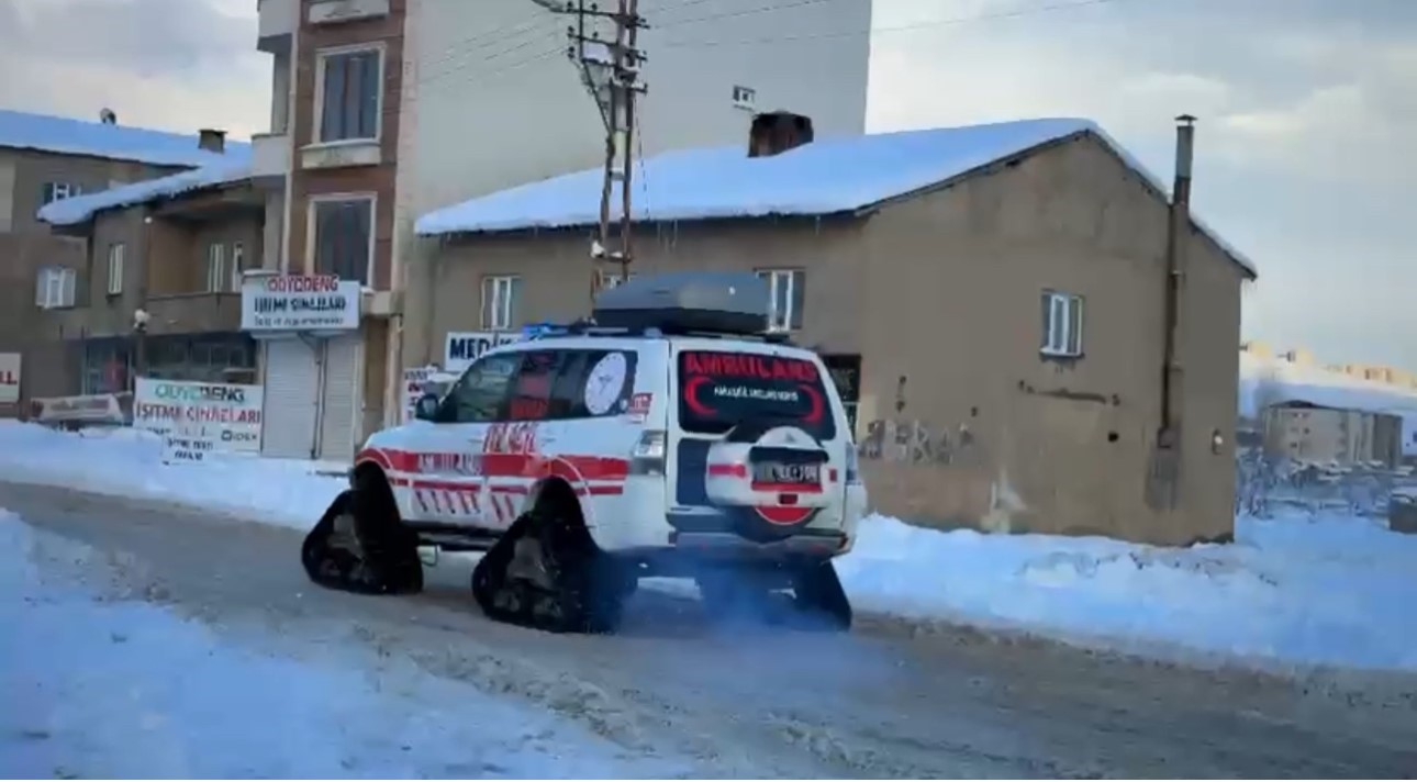 Kardan barikatları UMKE aştı: Yüksekova’da zamana karşı yaşam mücadelesi 17 kardan barikatlari umke asti yuksekovada zamana karsi yasam mucadelesi 13 lkMluHyM