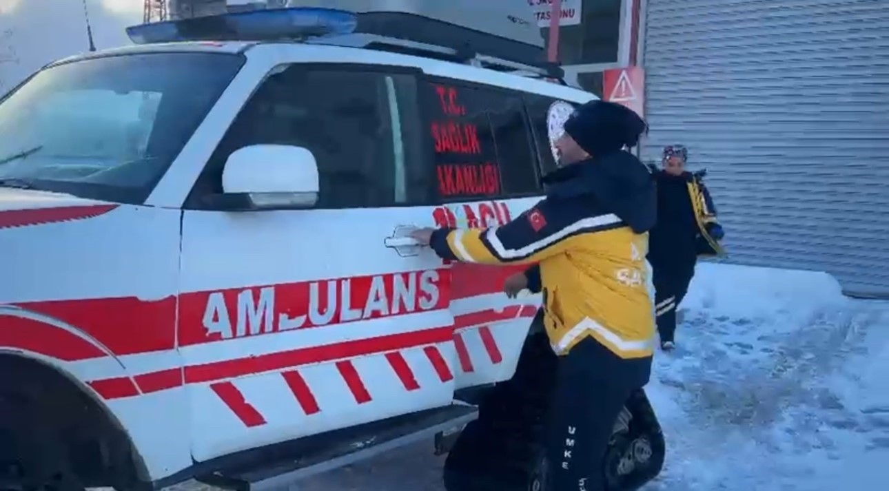 Kardan barikatları UMKE aştı: Yüksekova’da zamana karşı yaşam mücadelesi 18 kardan barikatlari umke asti yuksekovada zamana karsi yasam mucadelesi 14 7EzrvQar