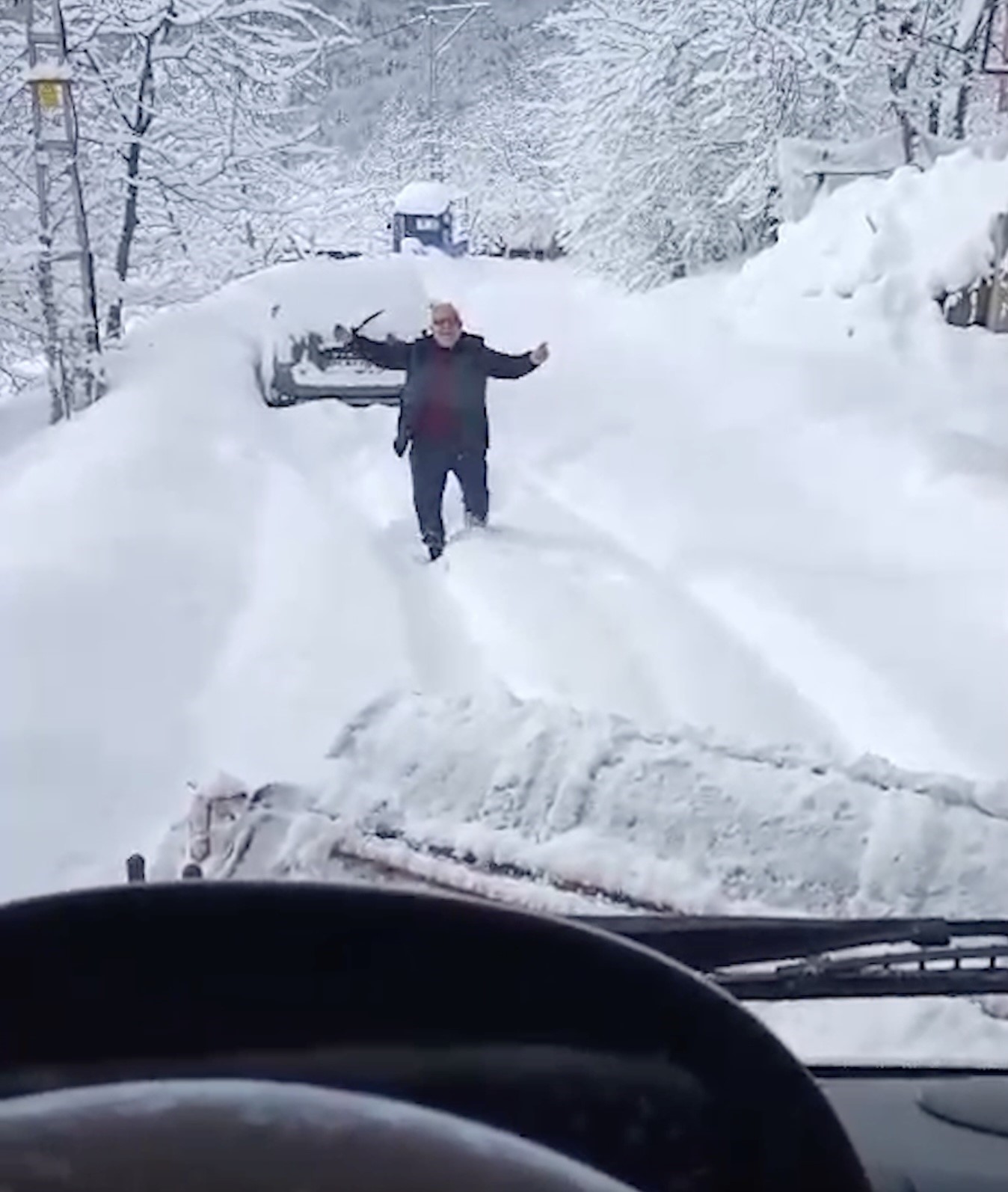 kardan kapanan koy yolu acilinca oynadi 0 aIY3NLjd