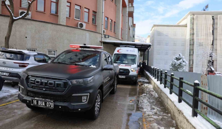 kardan-yolu-kapanan-hastaya-buyuksehir-ekipleri-yetisti-4sEnInmA.jpg