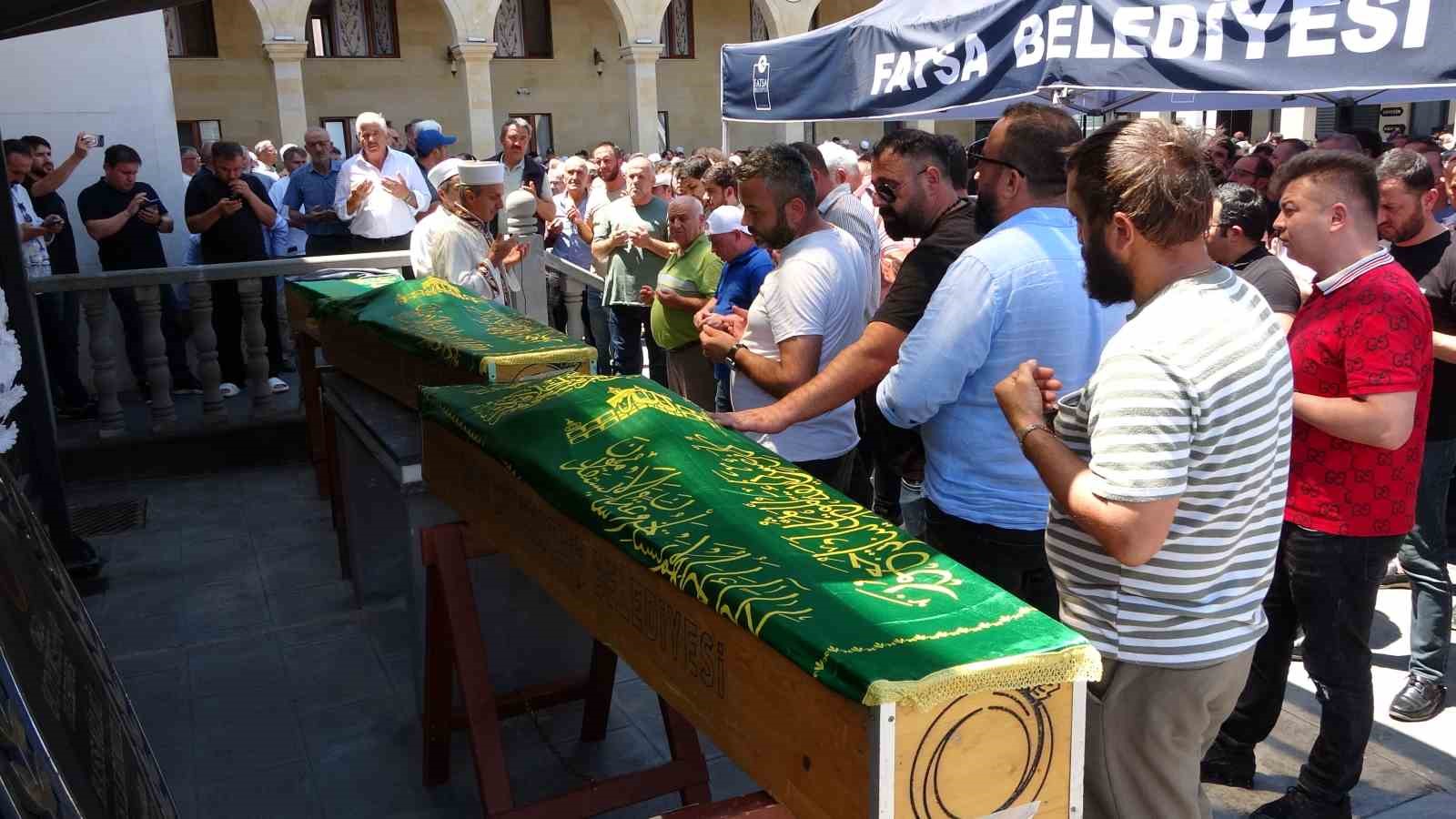 kardes katliaminda hayatini kaybeden aile son yolculuguna ugurlandi 1 gAFhnbjc