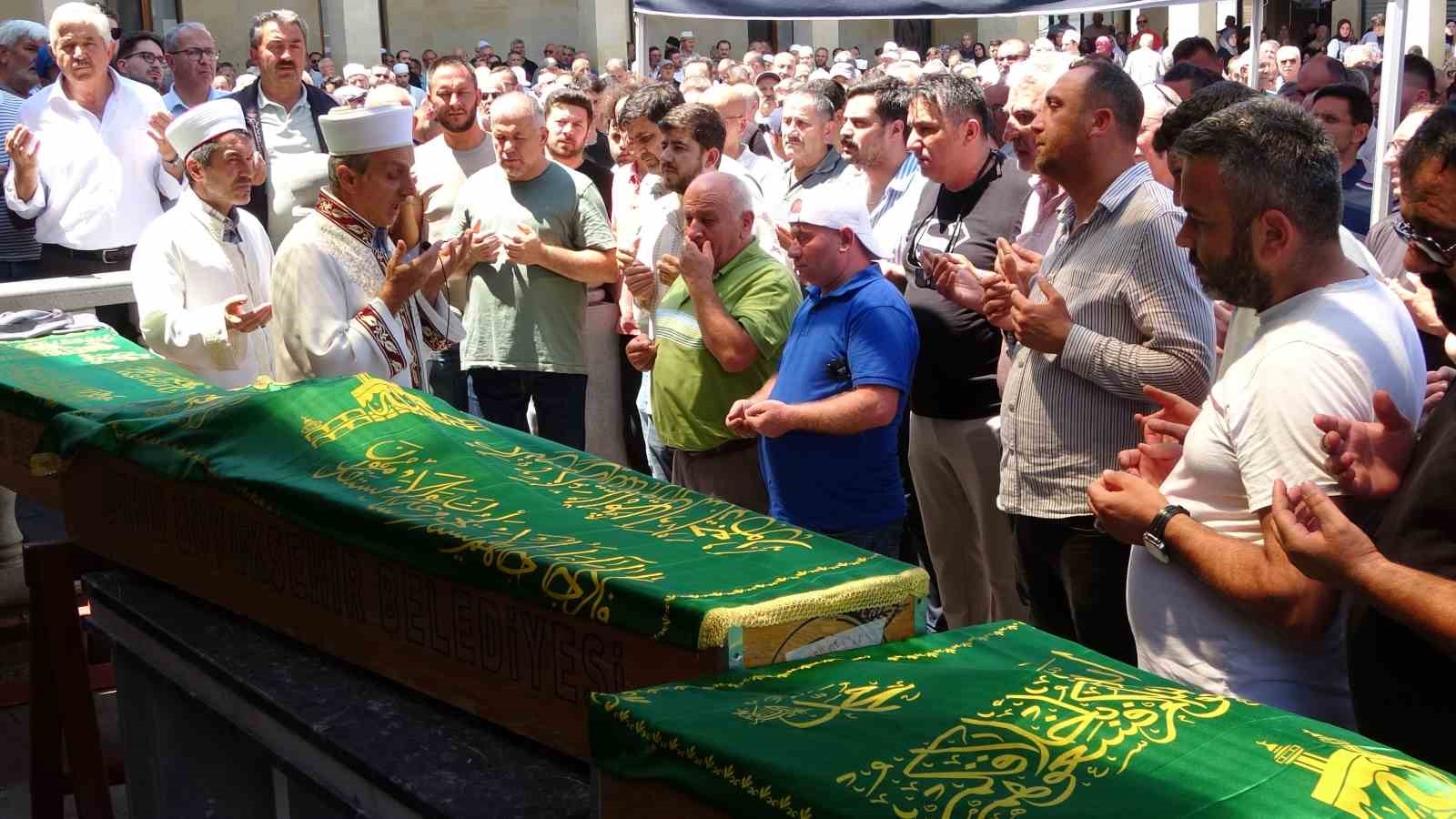 kardes katliaminda hayatini kaybeden aile son yolculuguna ugurlandi 2 OAXQWpKX