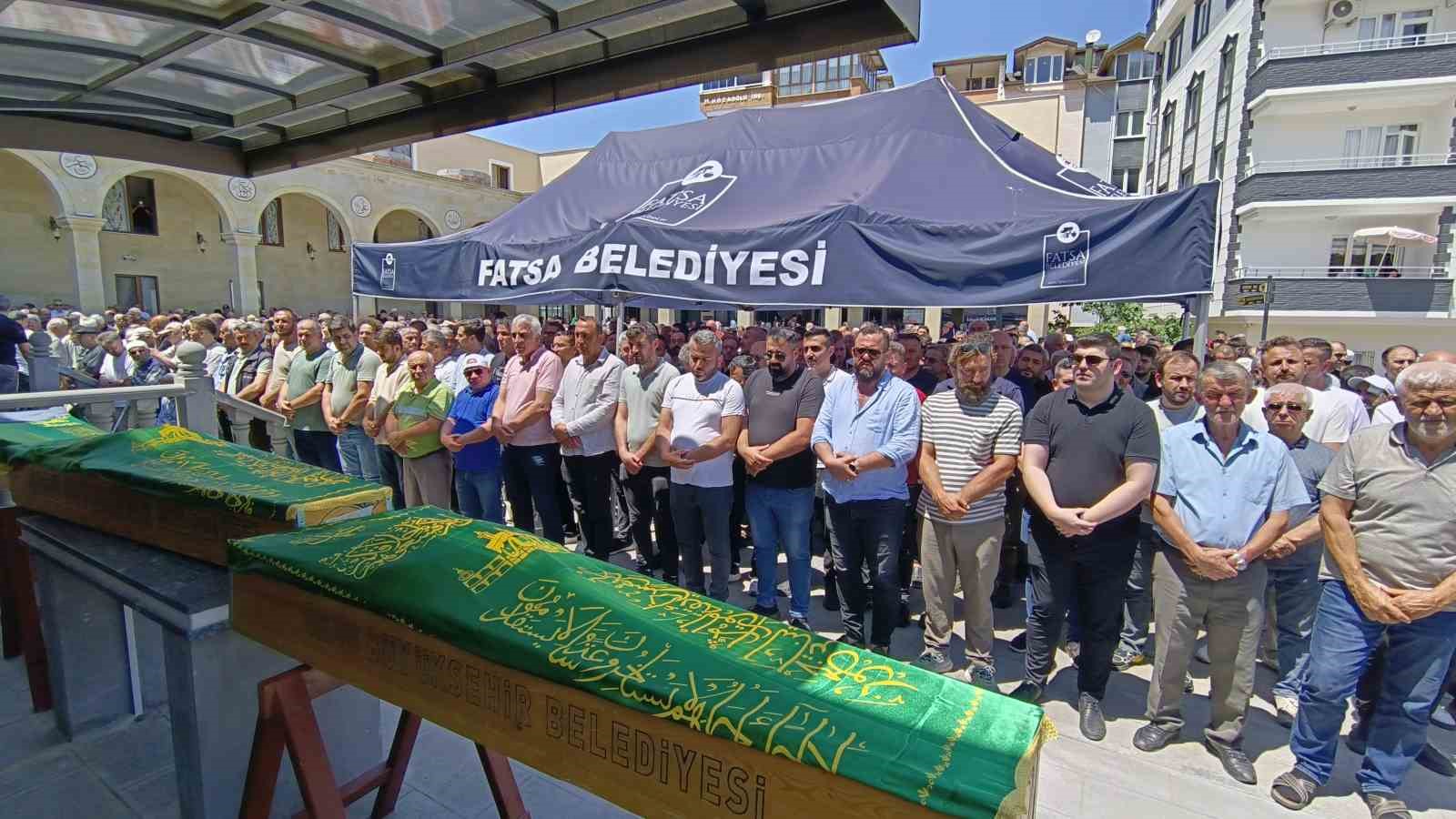 kardes katliaminda hayatini kaybeden aile son yolculuguna ugurlandi 3 W2ZWAzmY