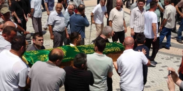 kardes-katliaminda-hayatini-kaybeden-aile-son-yolculuguna-ugurlandi-zXejGiRL.jpg