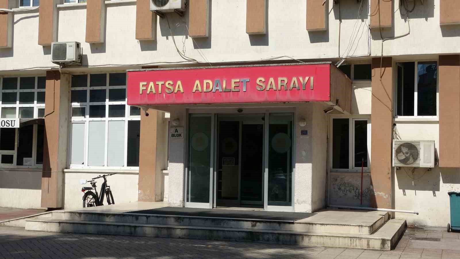 Kardeş katliamında zanlı adliyede: Arka kapıdan çıkarıldı 5 kardes katliaminda zanli adliyede arka kapidan cikarildi 1 sYrdvMBL