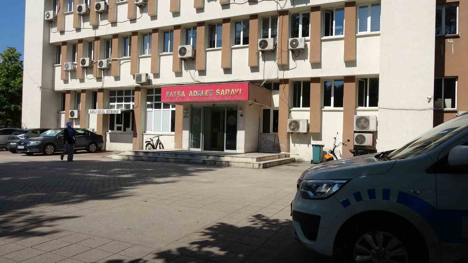 Kardeş katliamında zanlı adliyede: Arka kapıdan çıkarıldı 7 kardes katliaminda zanli adliyede arka kapidan cikarildi 3 PIfpLqSY