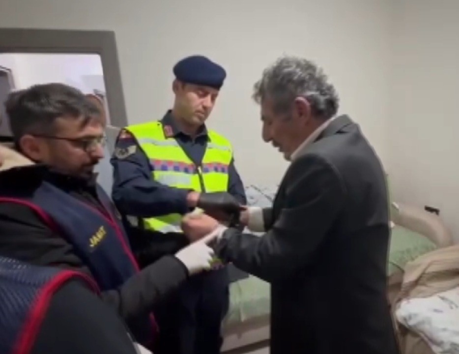 kardesini oldurup bir kisiyi yaralamisti 22 yil sonra yakalandi 0 uLY193vu