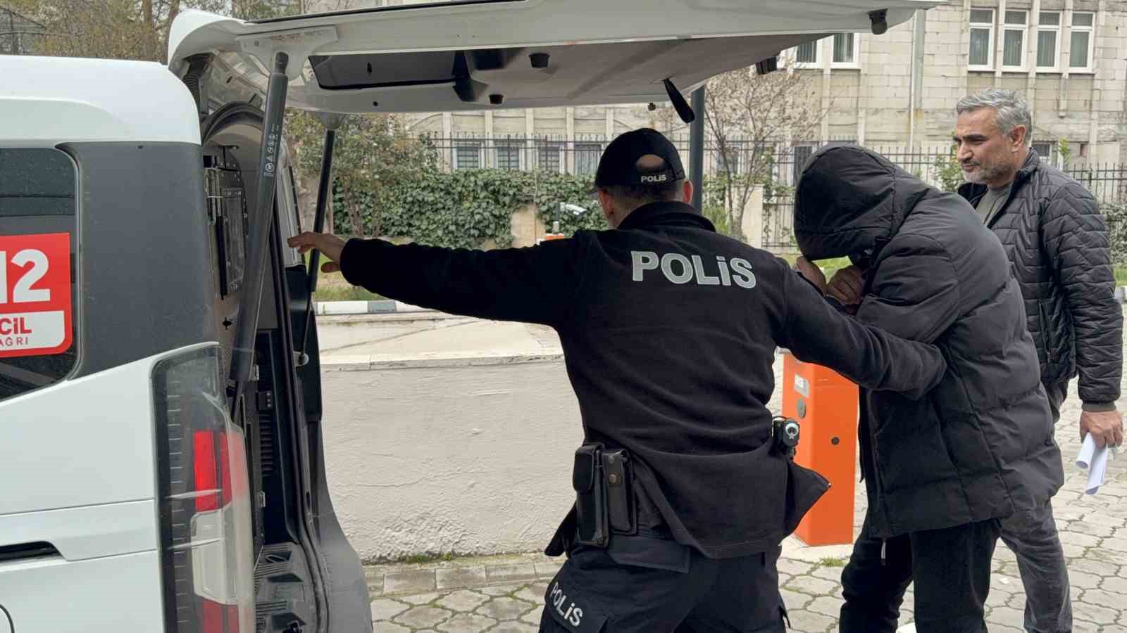 kardesiyle tartisan polisin burnunu kirdi tutuklandi 1 srMeaBmH