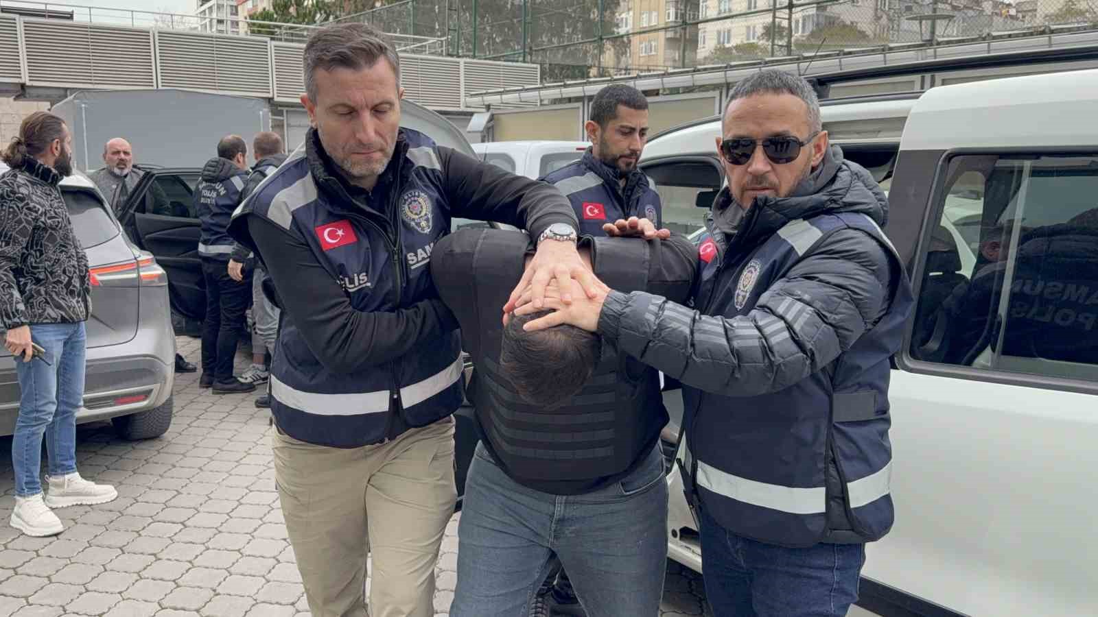 kardeslere maskeli saldiri cinayetinde 2 zanli adliyeye sevk edildi 1 gFVthas4