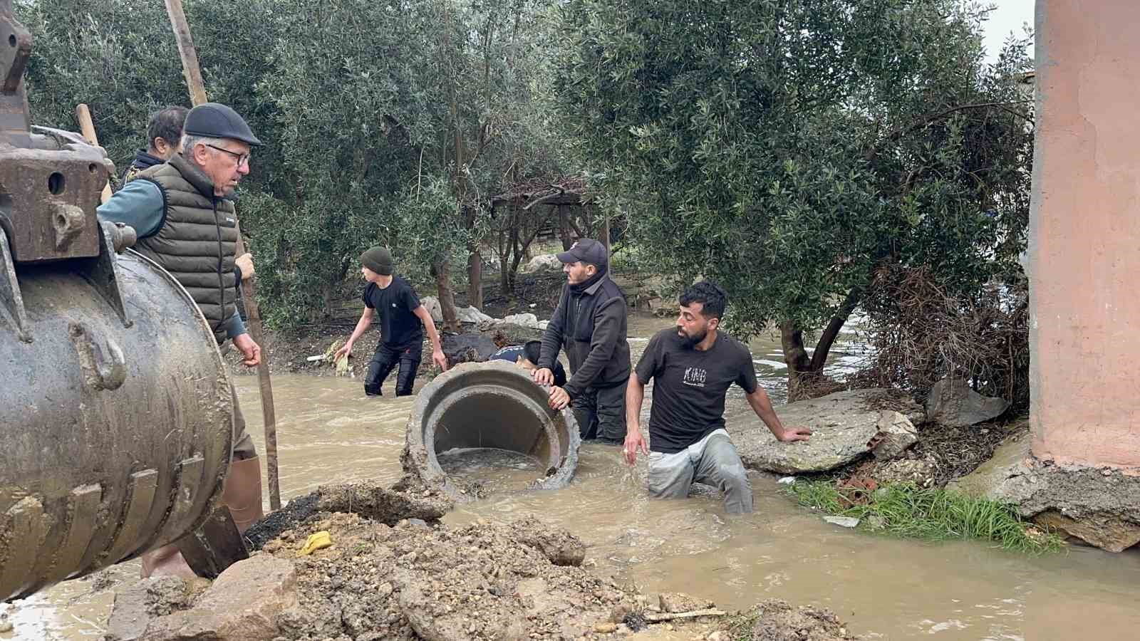 kardesleri ve arkadaslariyla oynarken tahliye kanalina dusen 3 yasindaki berra hayatini kaybetti 8 S8uTaAda