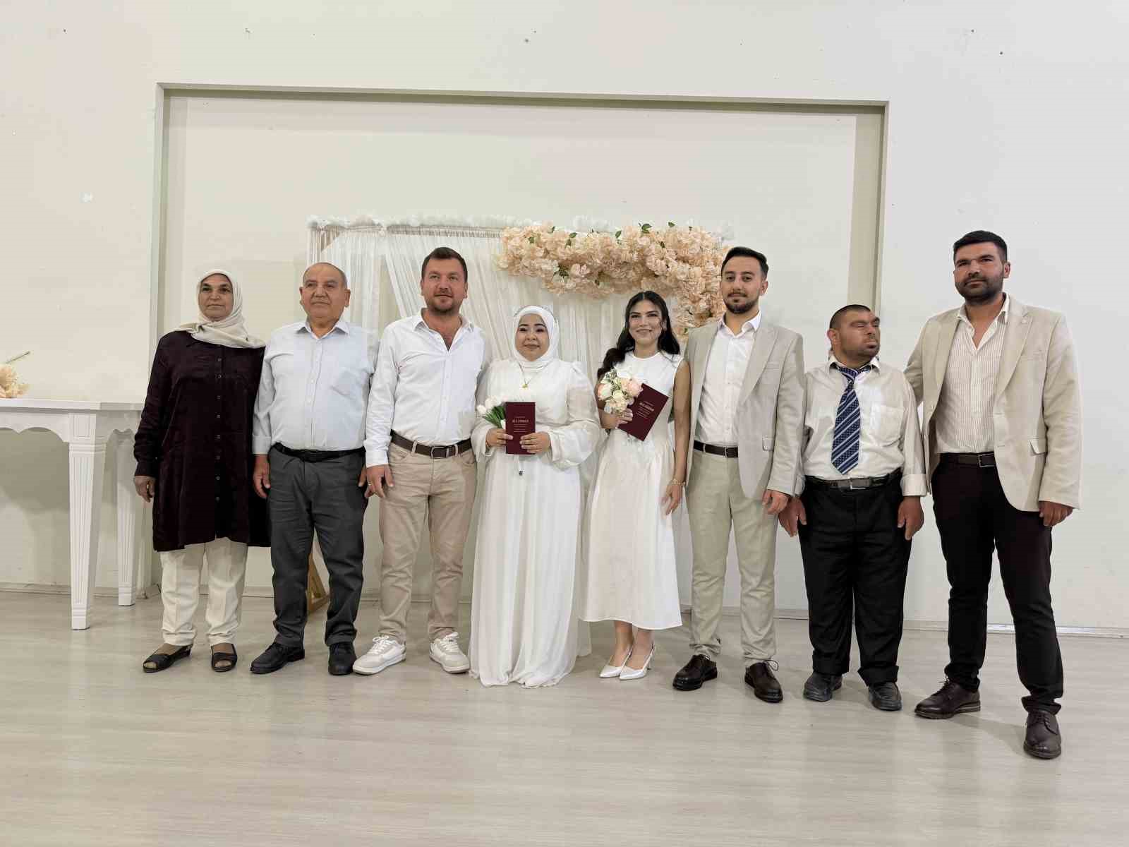 kardeslerin cifte mutlulugu ayni gun evlenip birbirlerine sahit oldular 3 mnwdgSl7