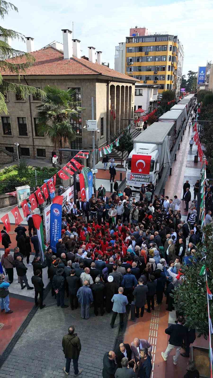 Kardeşlik tırları Trabzon’dan Gazze’ye dualarla yola çıktı 7 kardeslik tirlari trabzondan gazzeye dualarla yola cikti 3 QCzTJgeq