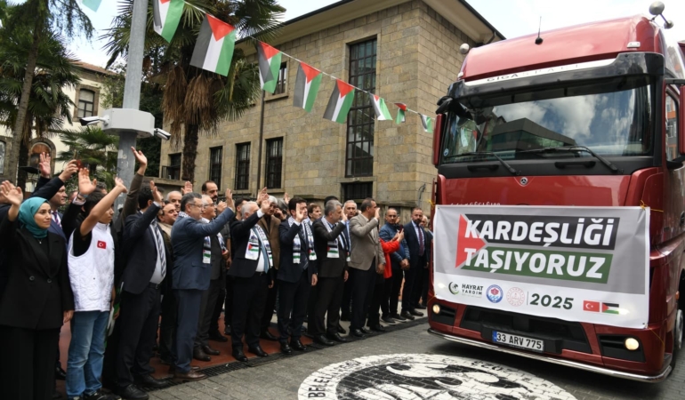 kardeslik-tirlari-trabzondan-gazzeye-dualarla-yola-cikti-rFQzF7K5.jpg