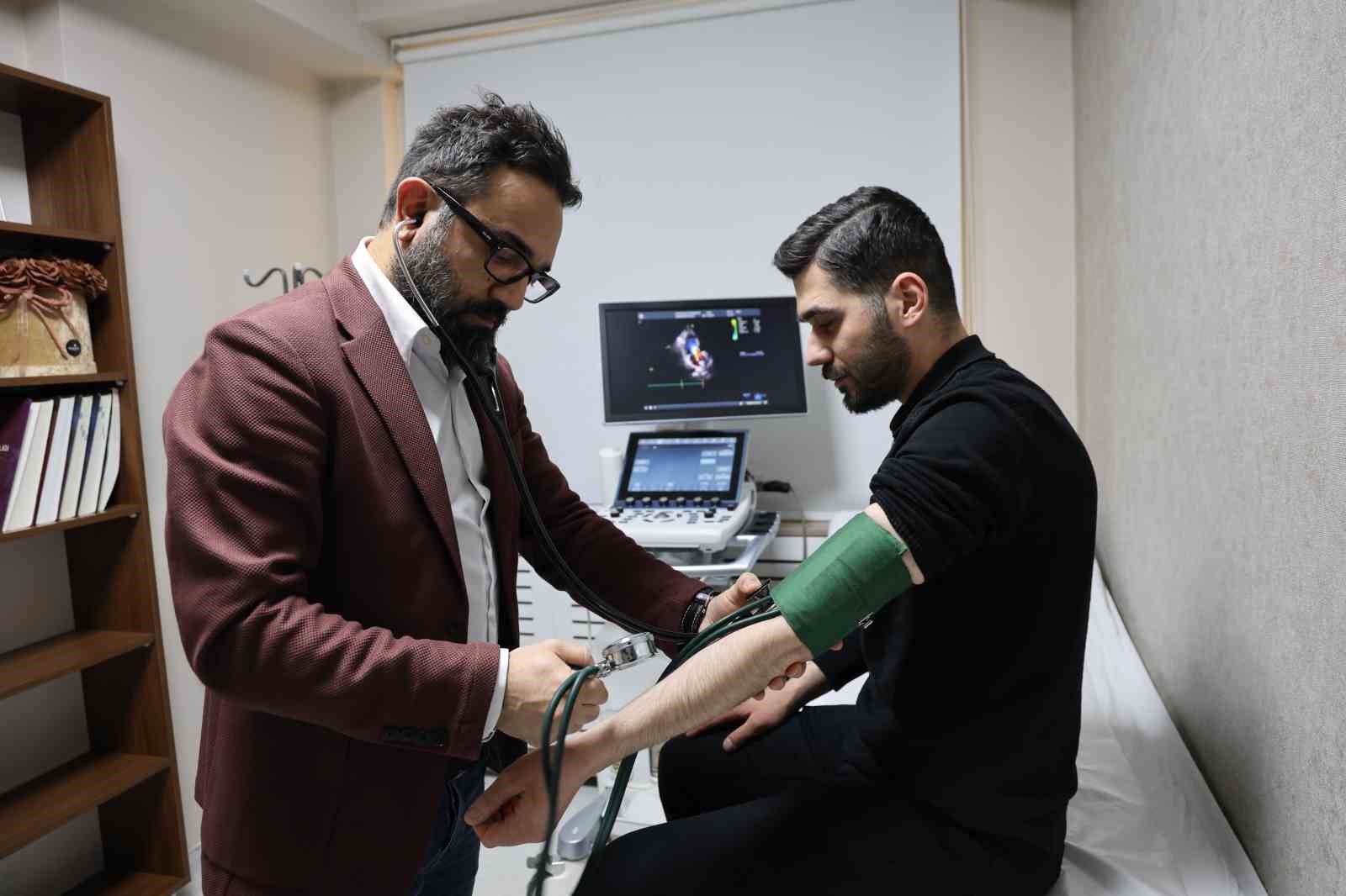 kardiyoloji uzmani demirkiran saglikli bir kalp icin sigara ve alkolden uzak durmak buyuk onem 9OdGm54R