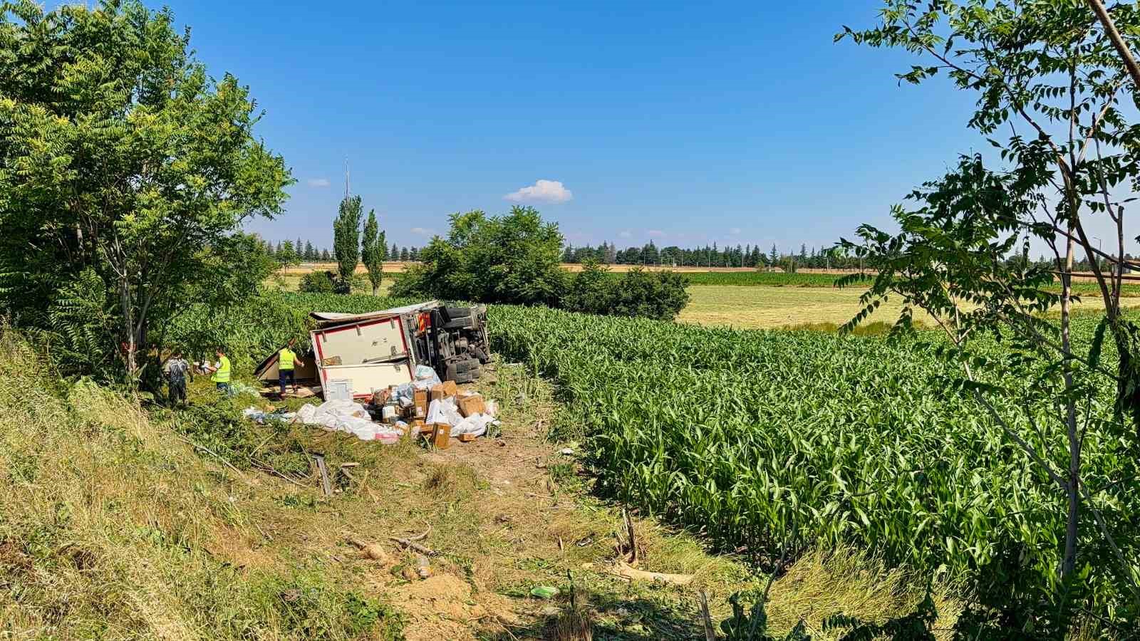 kargo araci otomobille carpisti 5 yarali 1