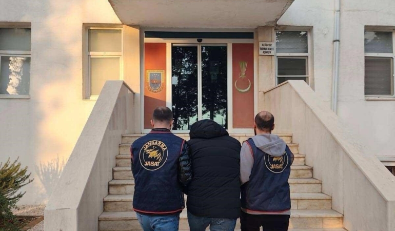 kargo-kutusundan-muz-cikti-127-yil-hapis-cezasi-bulunan-dolandirici-yakalandi-4tNZE3qO.jpg
