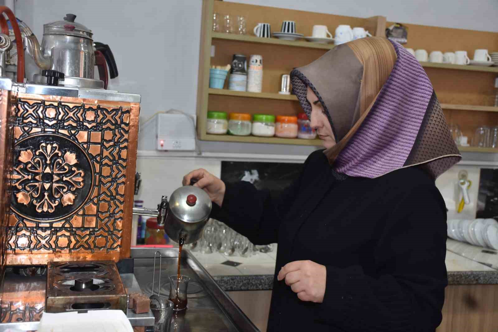 Karı kocanın çay ocağındaki omuz omuza mesaisi 15’inci yılında 7 kari kocanin cay ocagindaki omuz omuza mesaisi 15inci yilinda 3 yQGhQtUQ