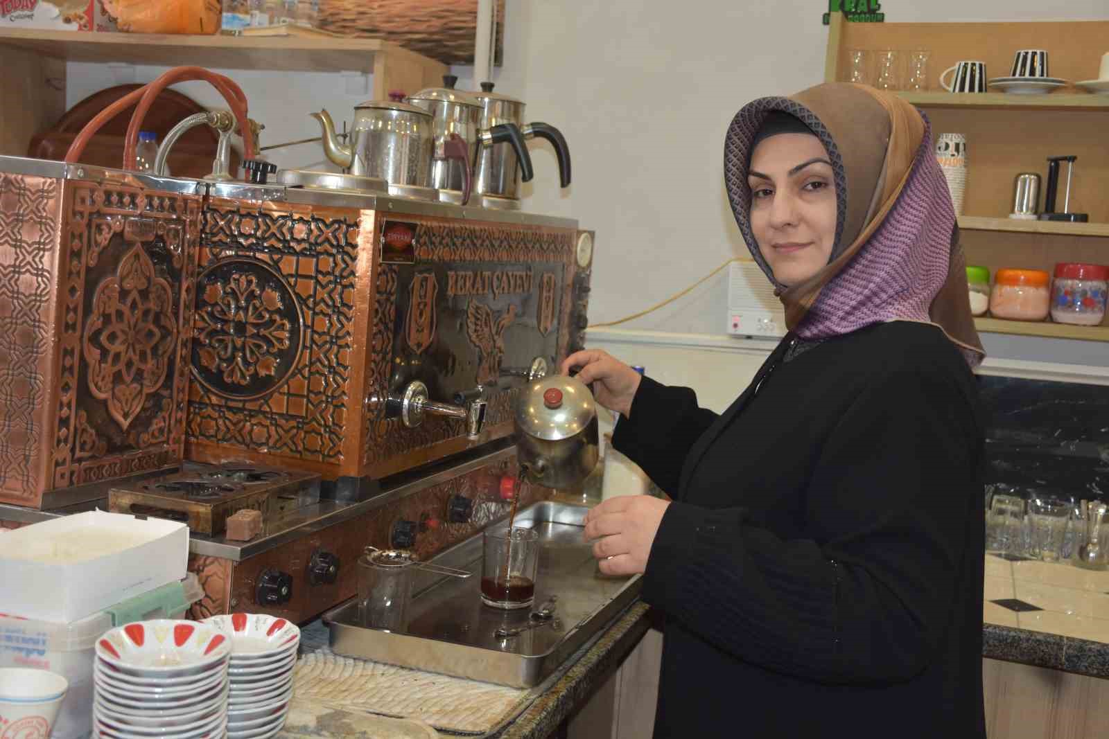 Karı kocanın çay ocağındaki omuz omuza mesaisi 15’inci yılında 8 kari kocanin cay ocagindaki omuz omuza mesaisi 15inci yilinda 4 s1wy1pYR