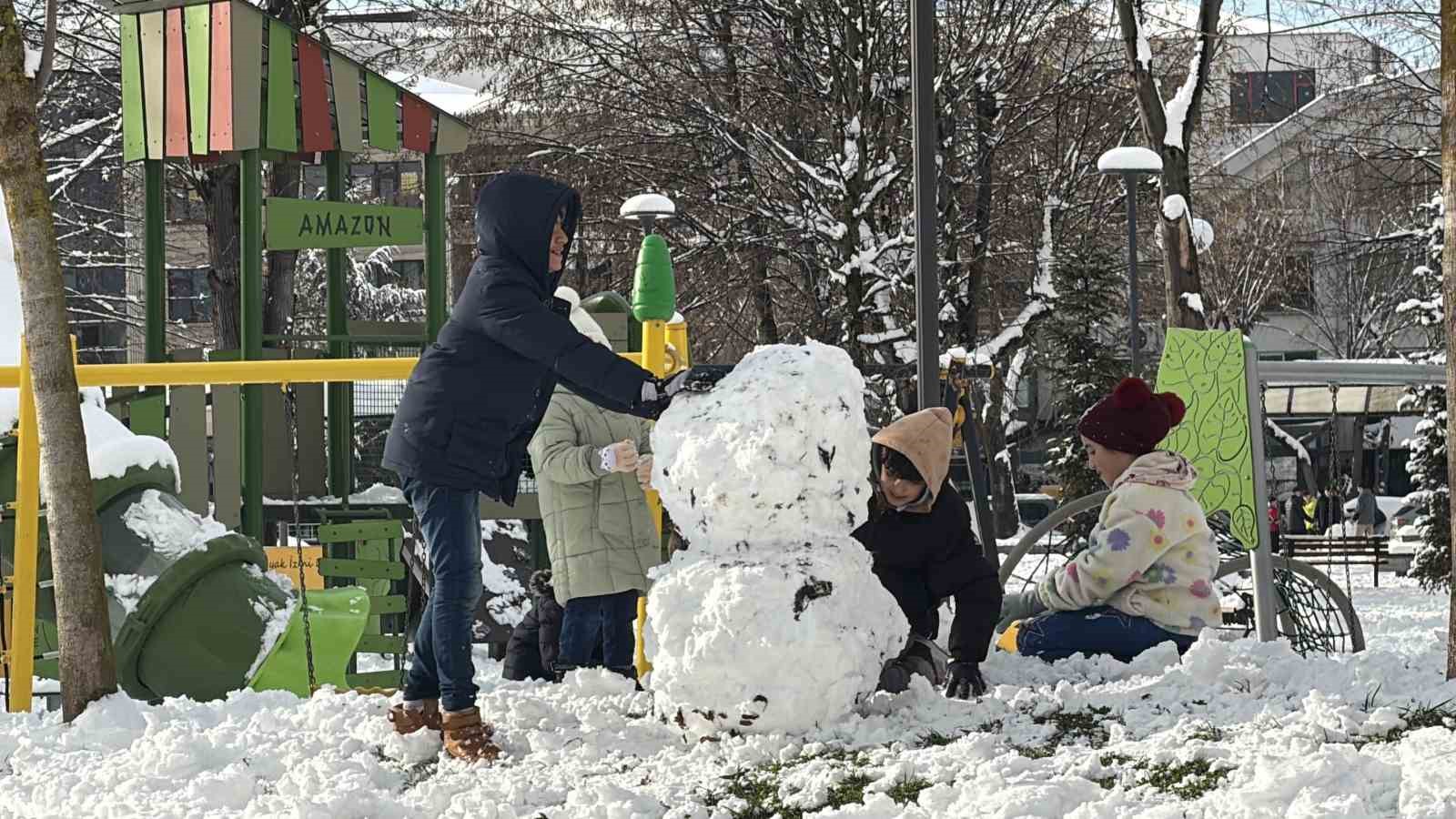 karin yagisina en cok cocuklar sevindi 6 cKDOJn86