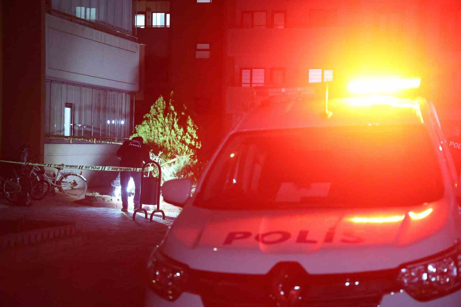 karisini 22 bicak darbesiyle olduren zanli kolumda ebru yaziyor diye kendini savundu 0 Gk9lELWX