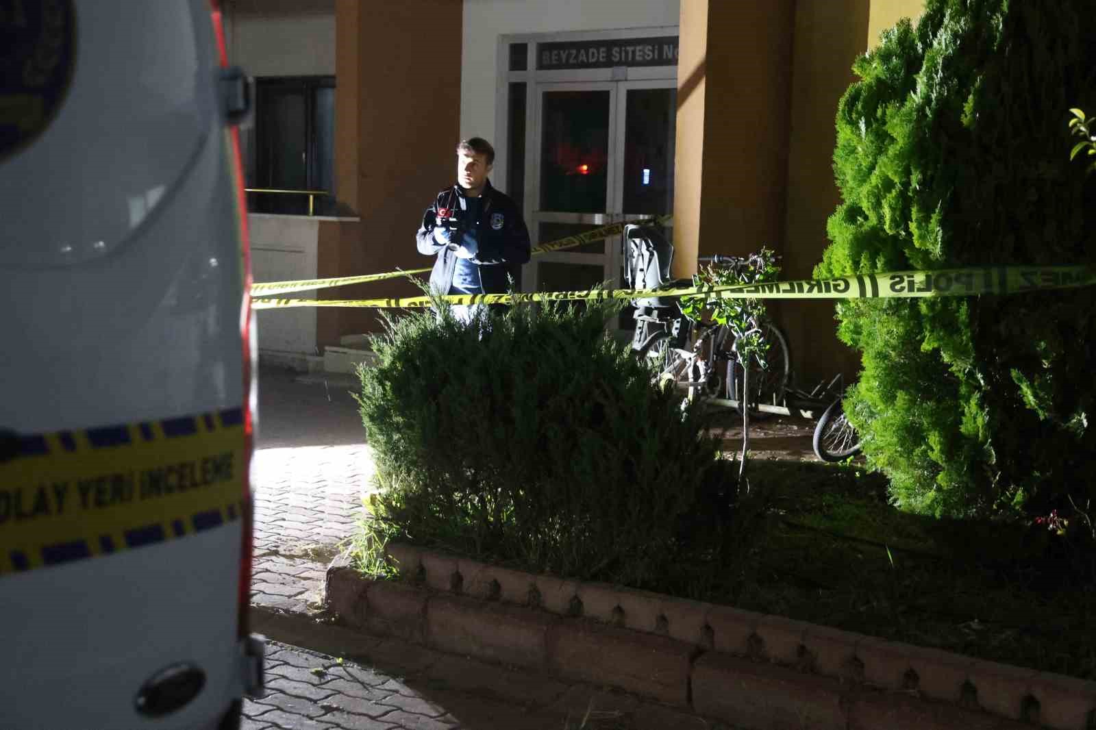 karisini 22 bicak darbesiyle olduren zanli kolumda ebru yaziyor diye kendini savundu 2 pvvnlYYv