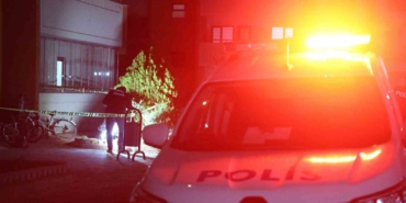 karisini-22-bicak-darbesiyle-olduren-zanli-kolumda-ebru-yaziyor-diye-kendini-savundu-AxsbXuR3.jpg