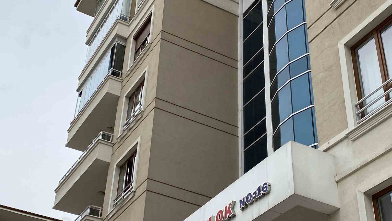 karisini olduren zanli keske ben olseydim ne yapsam telafisi olmuyor artik 1 YK7rIHAb