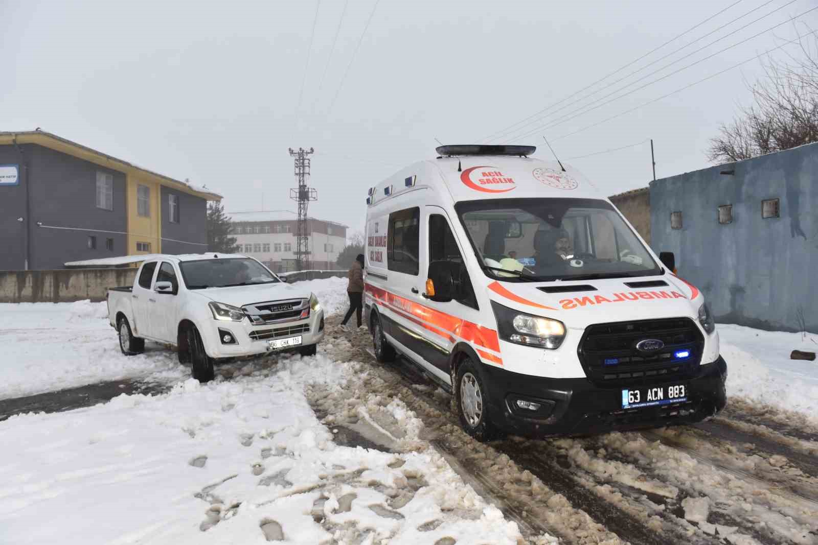 Karla kapanan kırsal mahalledeki diyaliz hastasına belediye ekipleri ulaştı 7 karla kapanan kirsal mahalledeki diyaliz hastasina belediye ekipleri ulasti 3 W68XtmZh