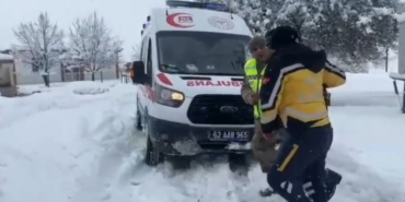 karla-kapanan-koy-yolunda-zamanla-yaris-hasta-saglik-ekiplerine-ulastirildi-RjxXfrVK.jpg