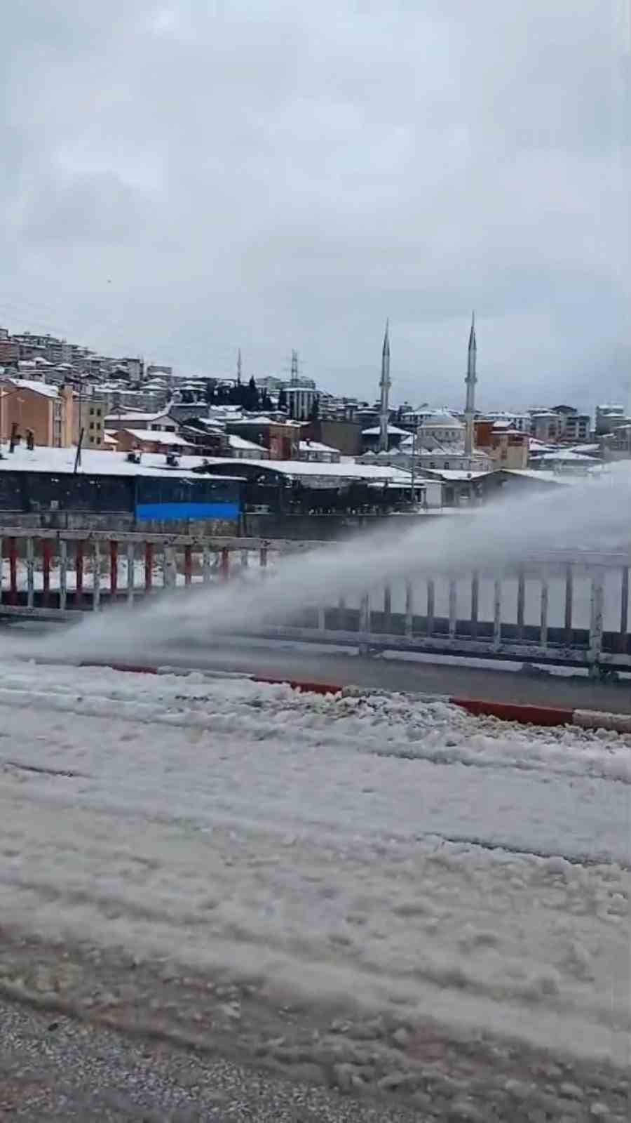 karla kapanan yollar deniz suyuyla aciliyor 4 BwiM1Qf5