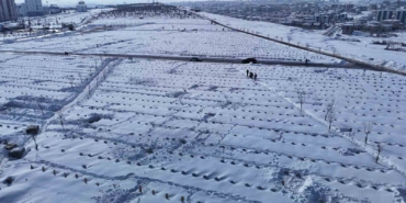 karla-kaplanan-mezarda-yakinlarinin-kabirlerini-bulmakta-zorlandilar-zztCkrkl.jpg