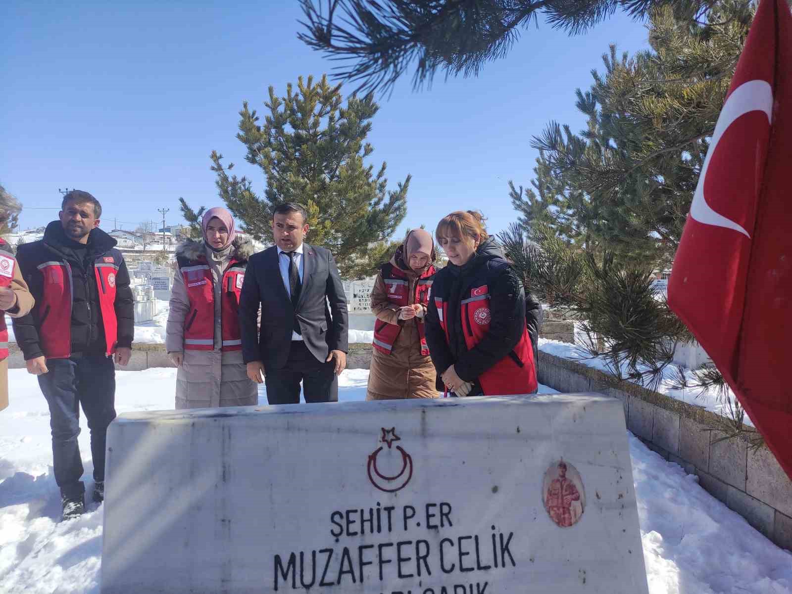 karla kaplanan sehitlikte temizlik yaptilar 3 2d4f6Ue8