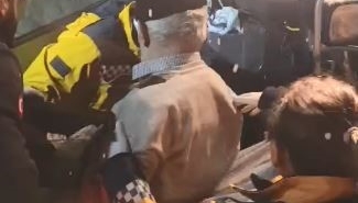 karla-kapli-koy-yolunda-hasta-paletli-ambulansla-tasindi-RvURQqah.jpg