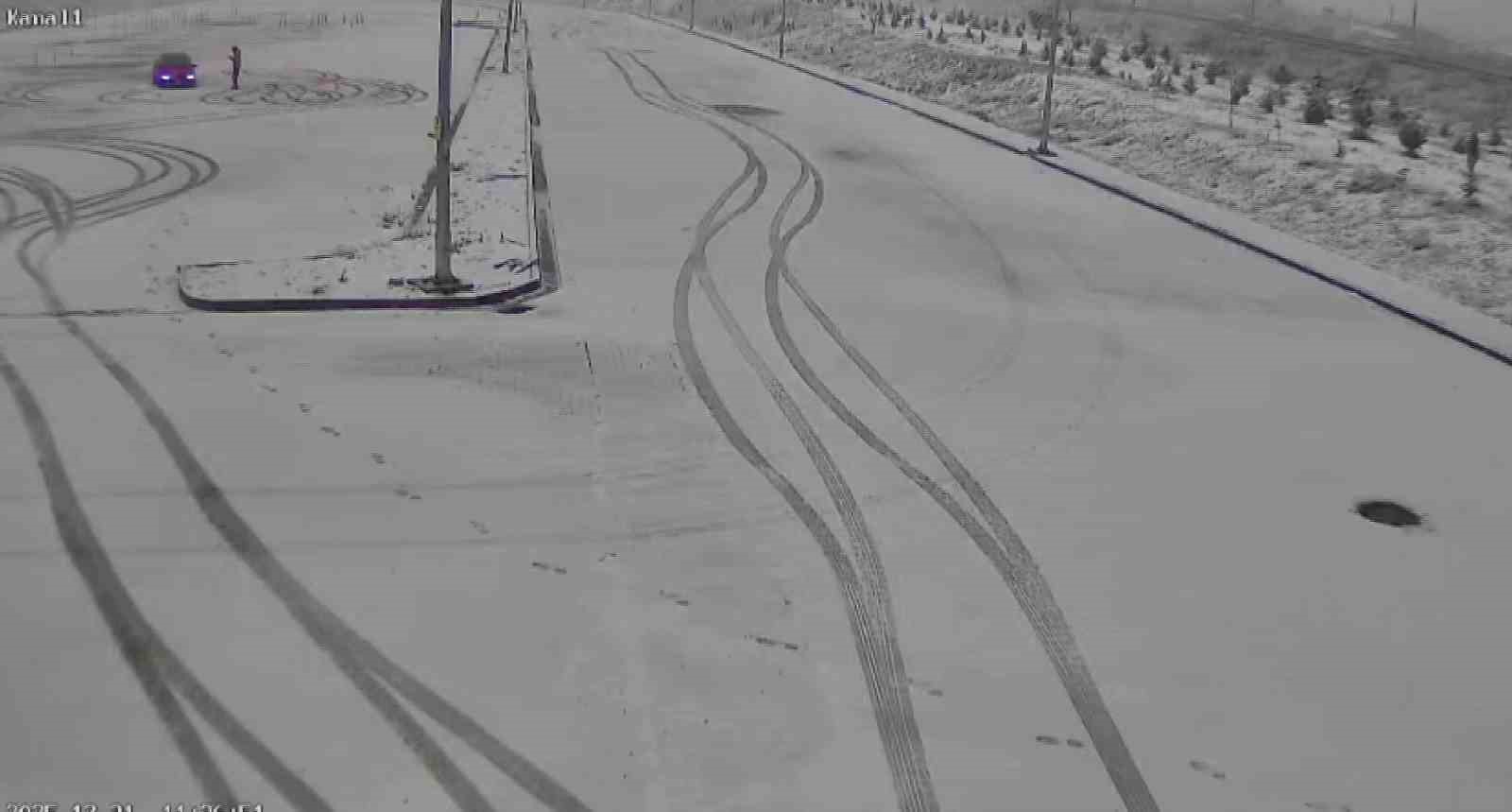 karla kapli sinav parkurunda drift yaptilar kameraya yakalandilar 1 sFkRL8LS